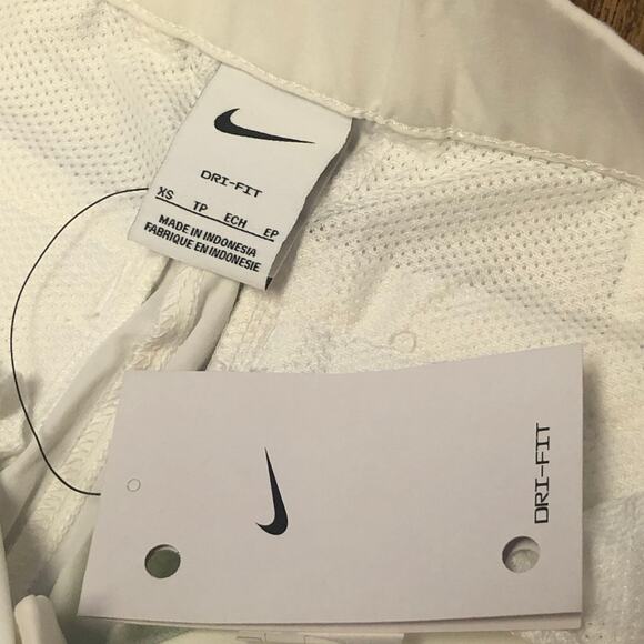 Nike Women's Dri-FIT Victory 5" Golf Shorts in White Size XS - Picture 12 of 12